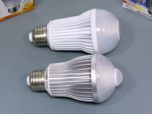 【ムサシ RITEX】と【アイリスオーヤマ ECOLUX】の比較 LED電球
